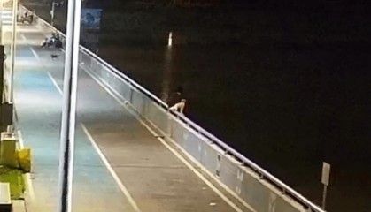 东莞一女子凌晨沉入漆黑水库，民警第二跳让人揪心……