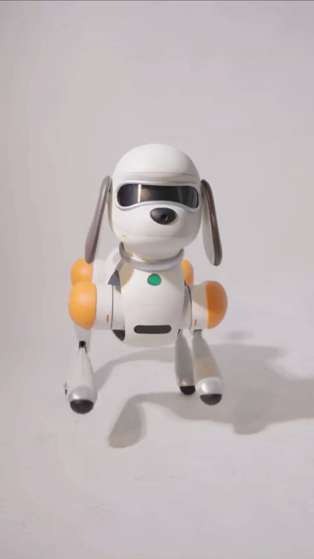 巨星传奇携手宇树科技推出“巨星狗” 浅色调亲和外形融合可爱与科技